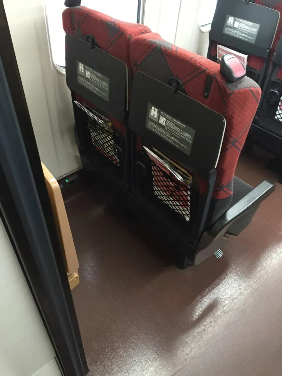 【質問】シーコンは新幹線の最後部座席のところに置けますか？