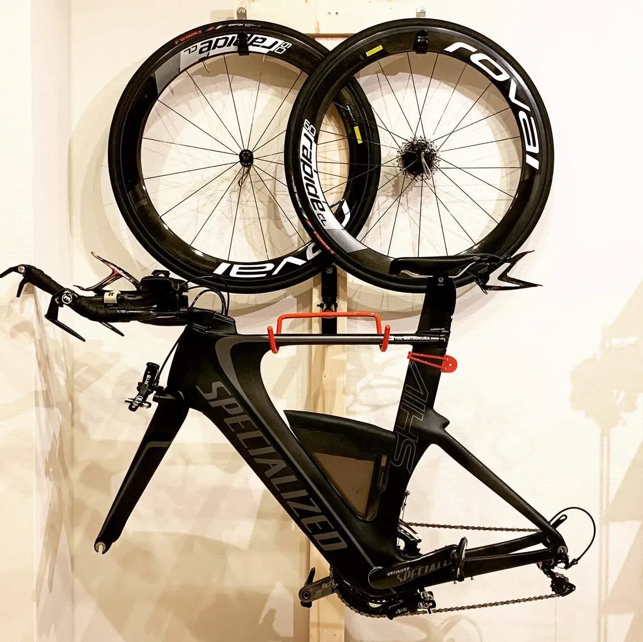 2x4を使って6000円でバイク壁掛けラックをDIY