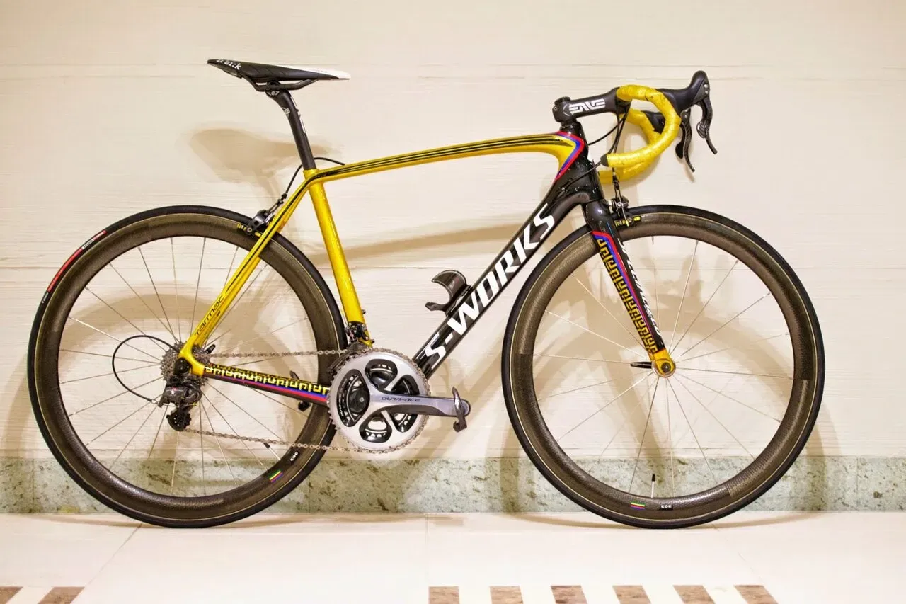 Uranモデル完成車（室内撮影、別アングル1）