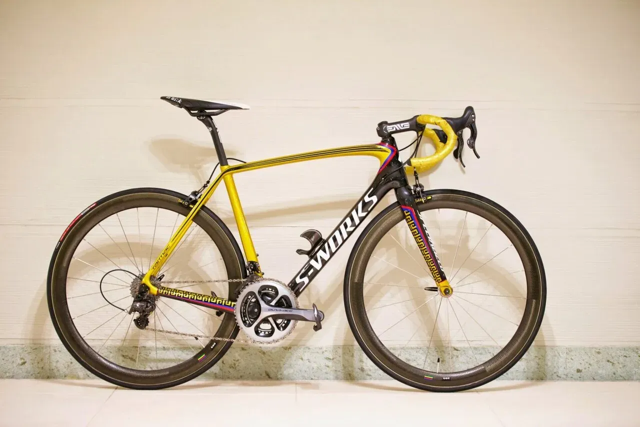 S-Works Tarmac Uranモデル全体像（左側面）