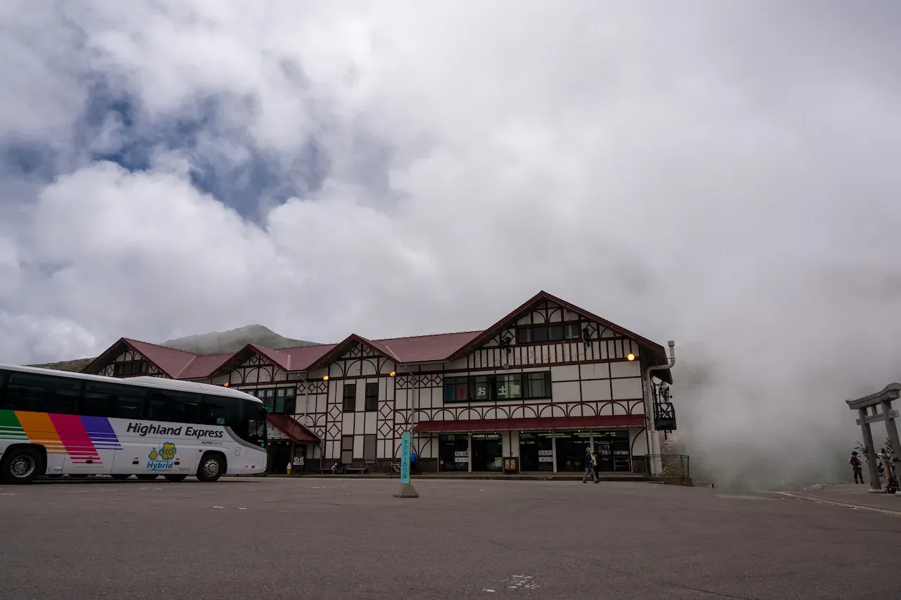 山頂付近の駅。涼しいです。というかちょっと寒い。