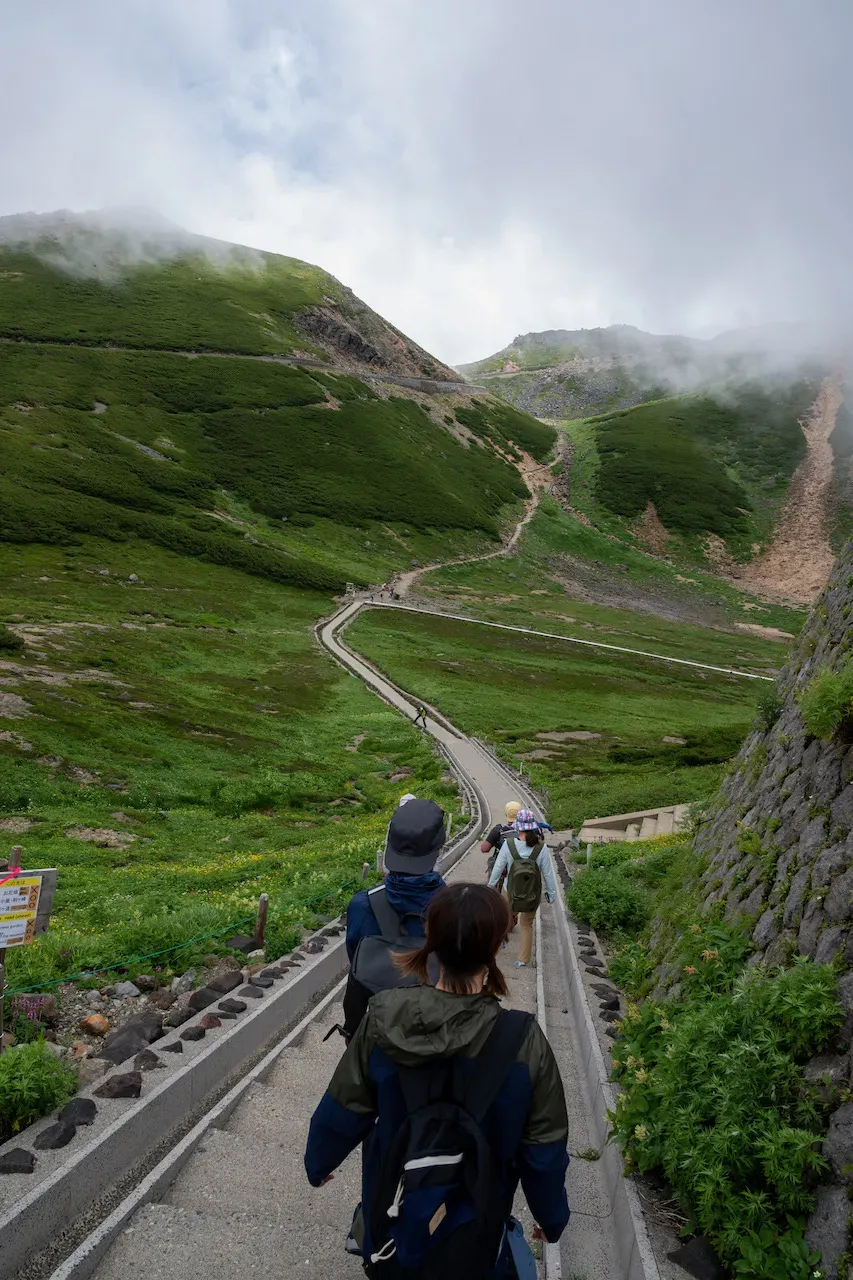 山頂へ続く道。