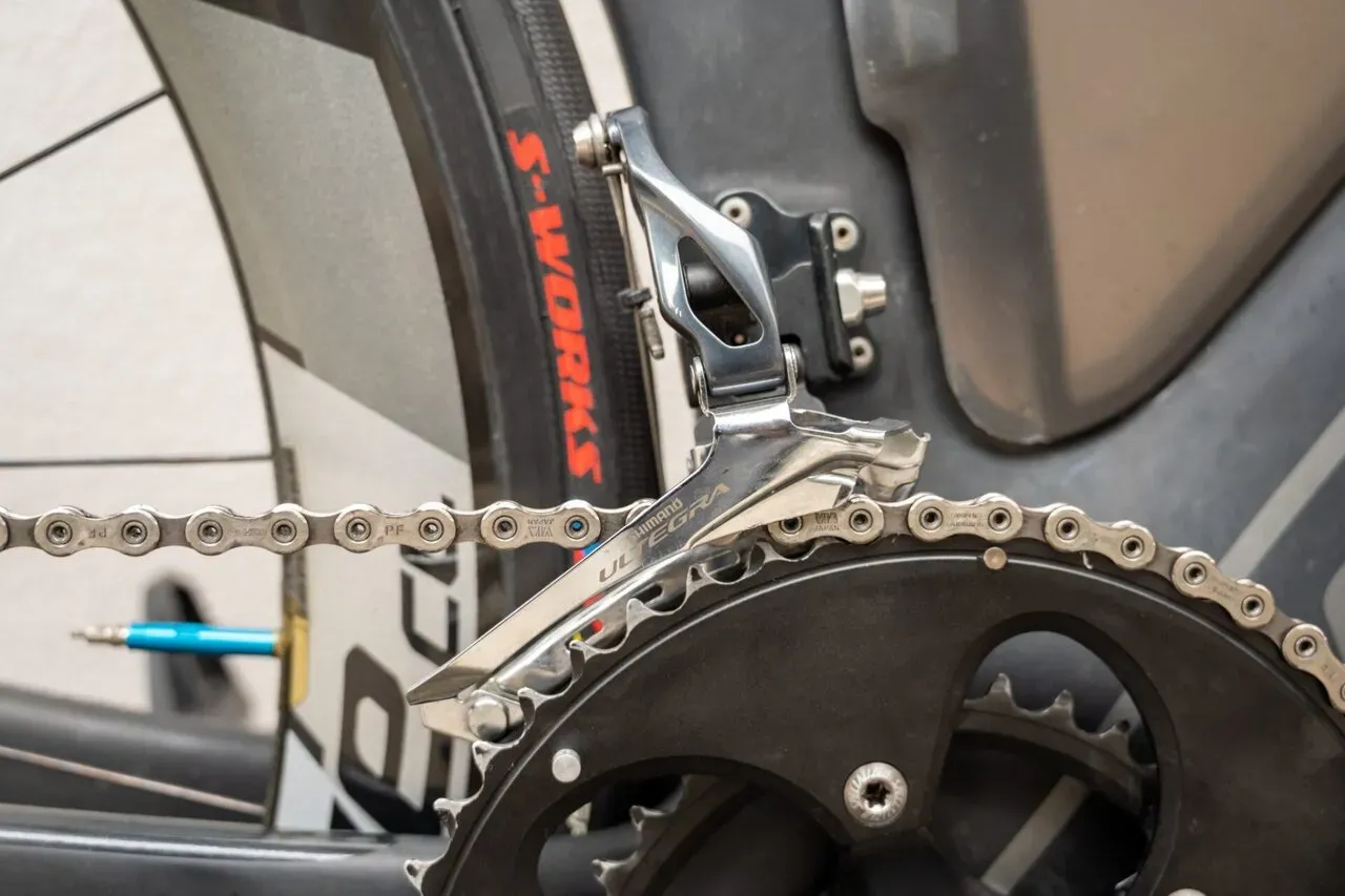 フロントディレイラーはUltegra