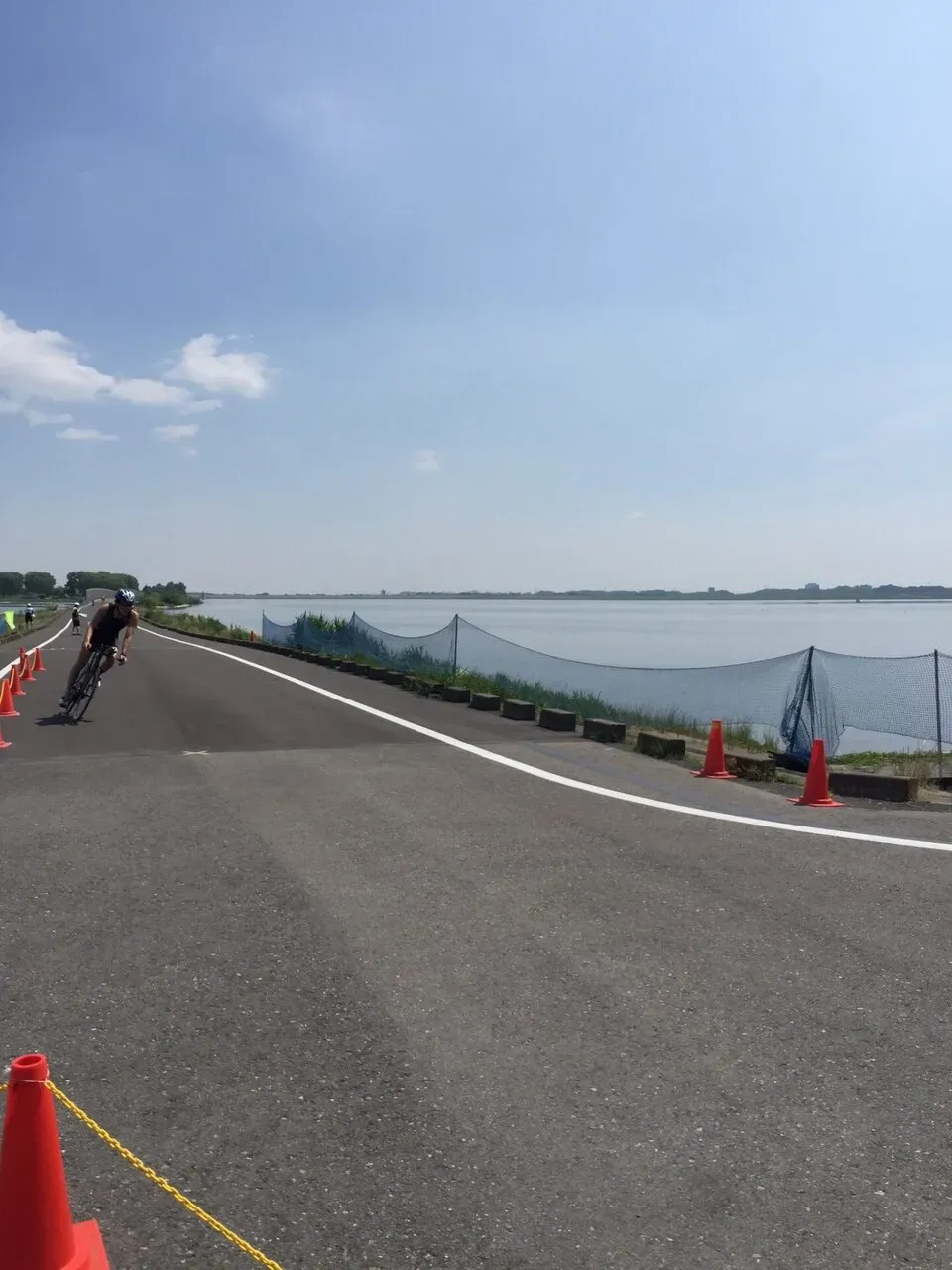 渡良瀬遊水池のバイクコースを走る選手