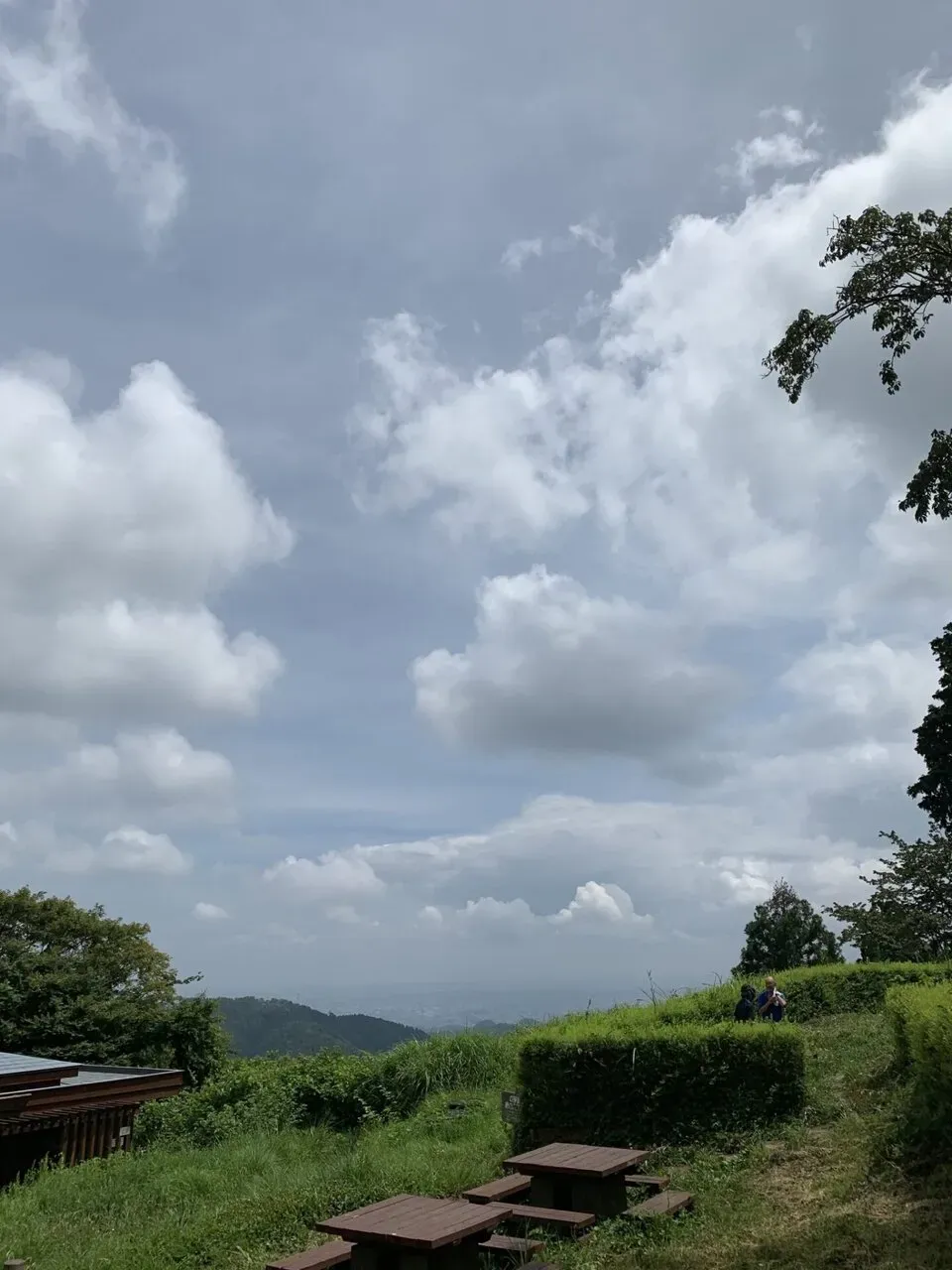 小仏城山からの眺め。登山道が混んでるので、梅の平経由で下山することに。