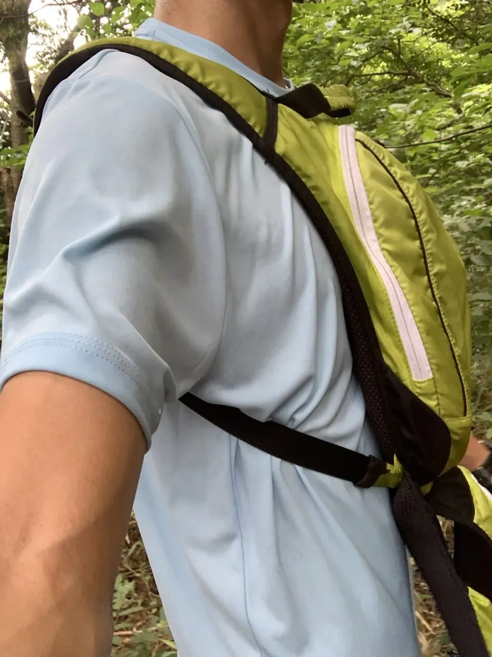 リュックで背中が暑いので、前にかけるとお腹が冷えなくなるし良い。
