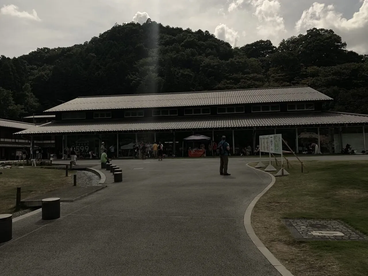 下山。トレランシューズが相変わらず合わなくて足裏痛い。