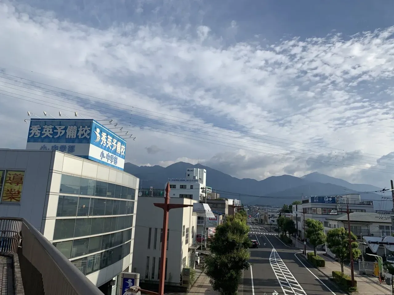 渋沢駅から丹沢を望む