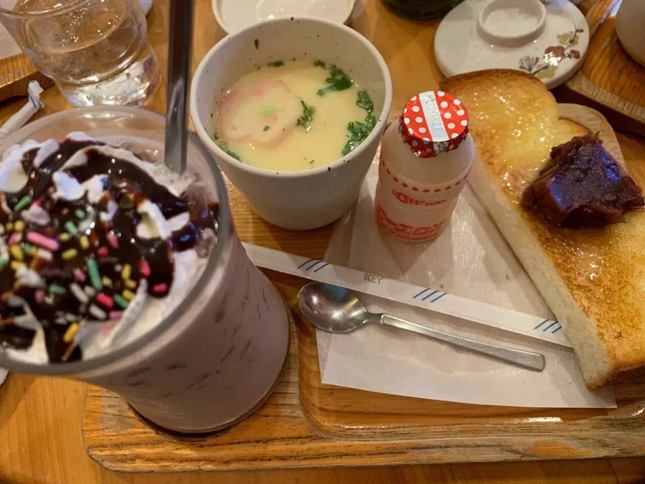 飲み物以外は全てオマケw モーニング凄い。