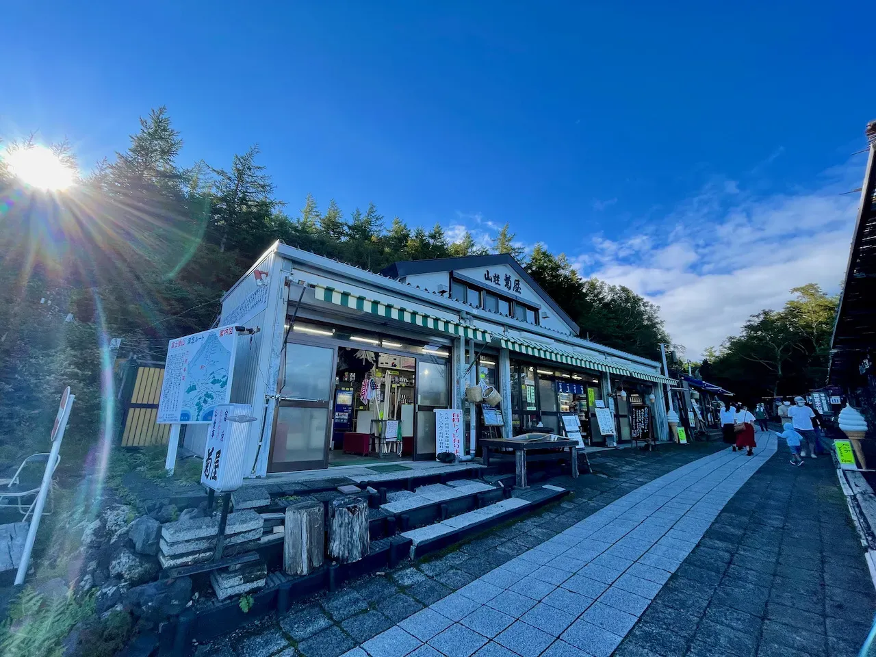 菊屋では無料でしいたけ茶を飲めるらしい。