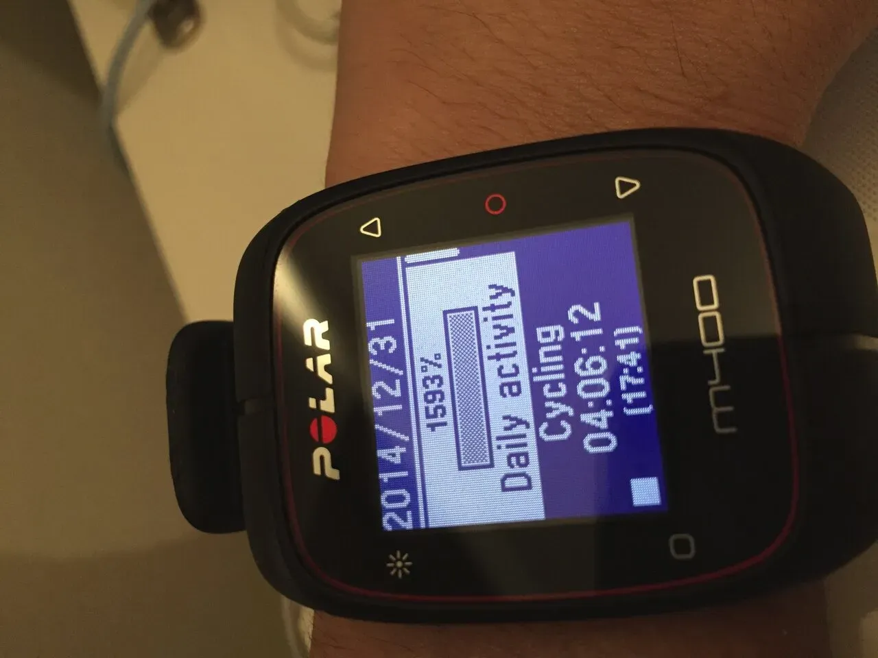 Polar M400の画面 サイクリング4時間6分の記録