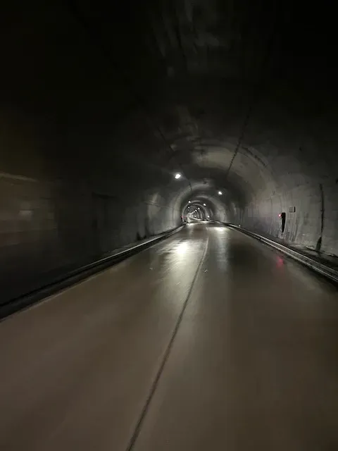 帰り道。五箇山トンネル。すごい長いトンネル。
