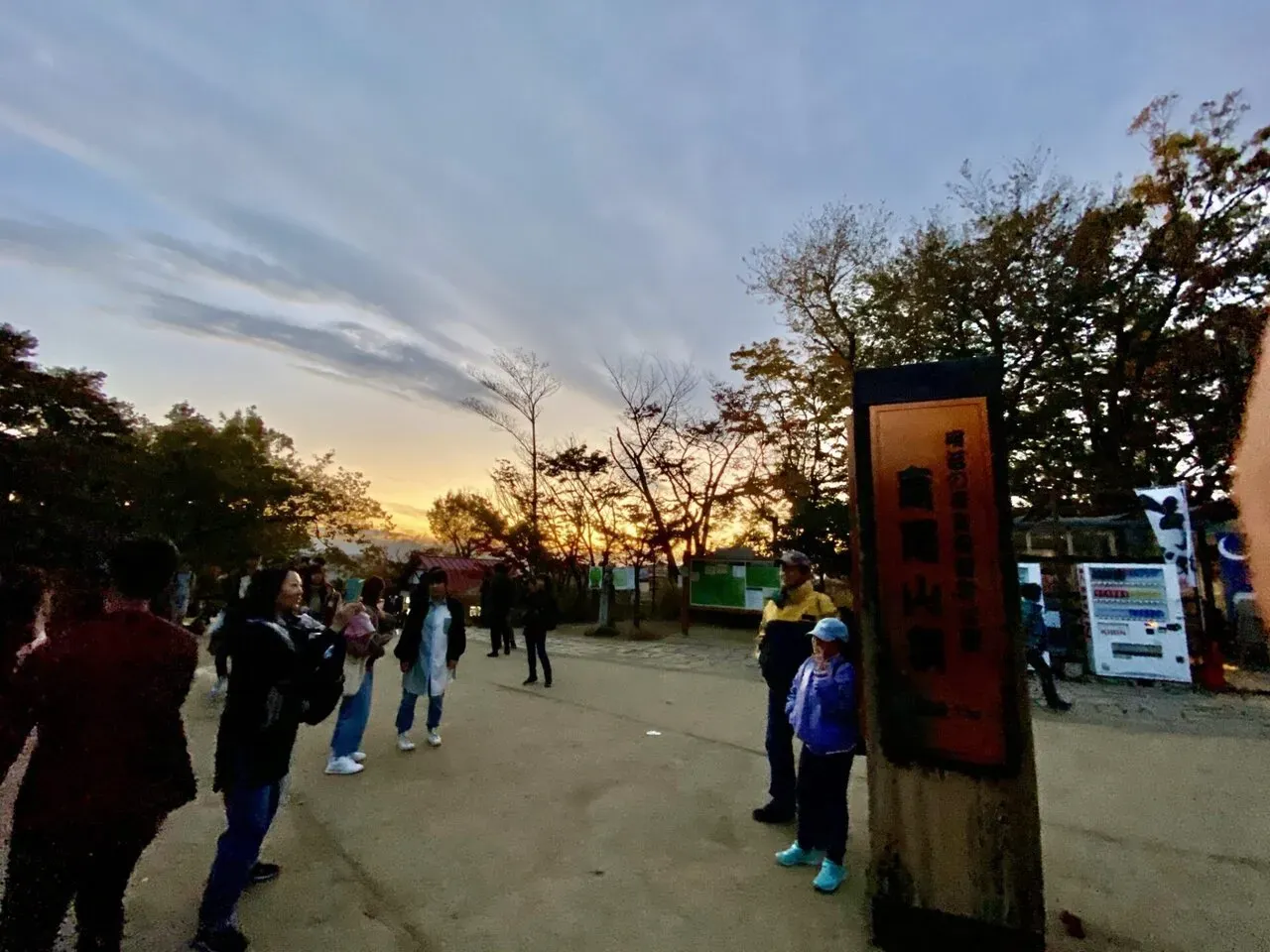 写真では明るいですが、結構暗いです。majide