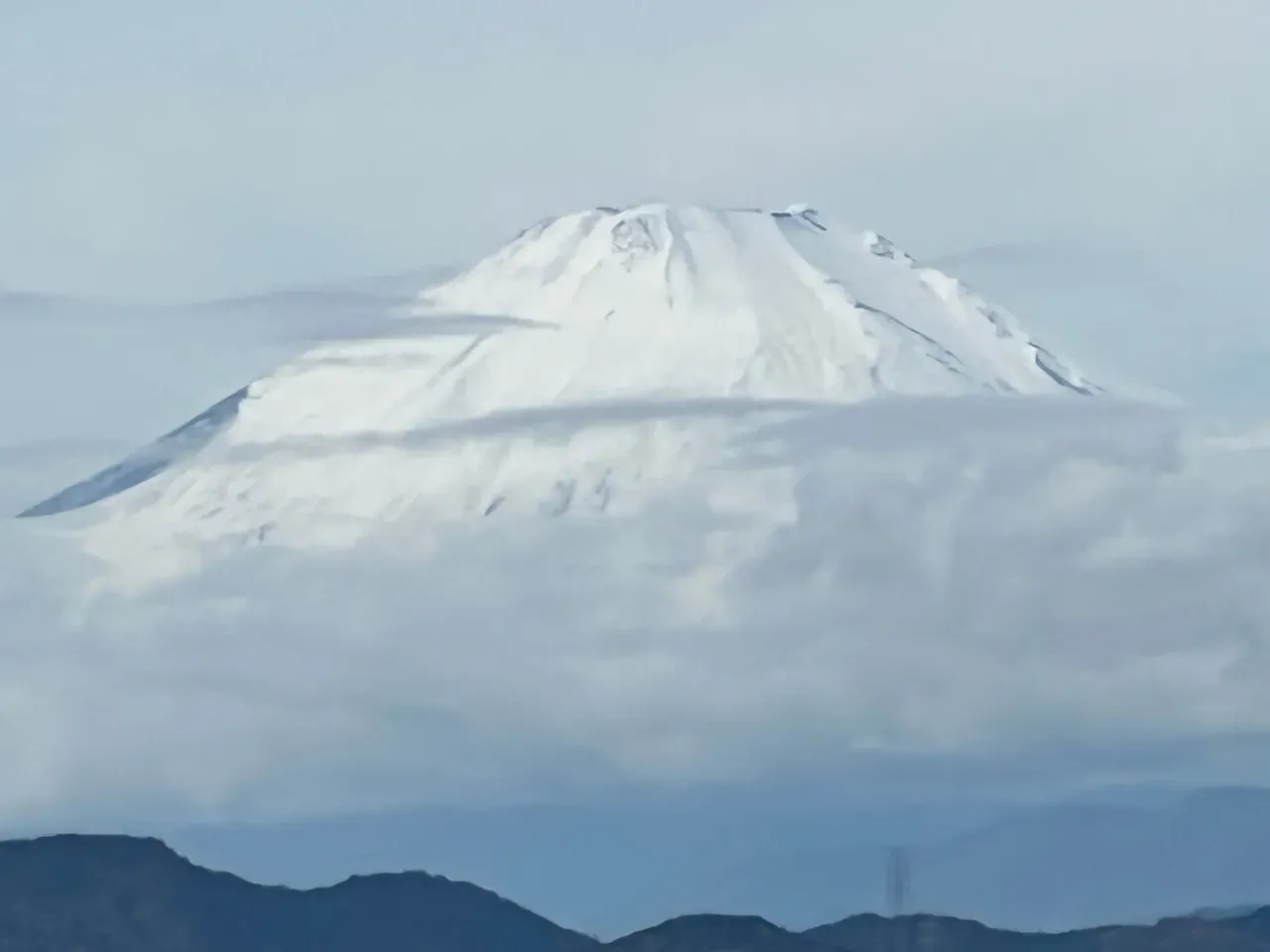 帰りの車窓から見えた冠雪の富士山