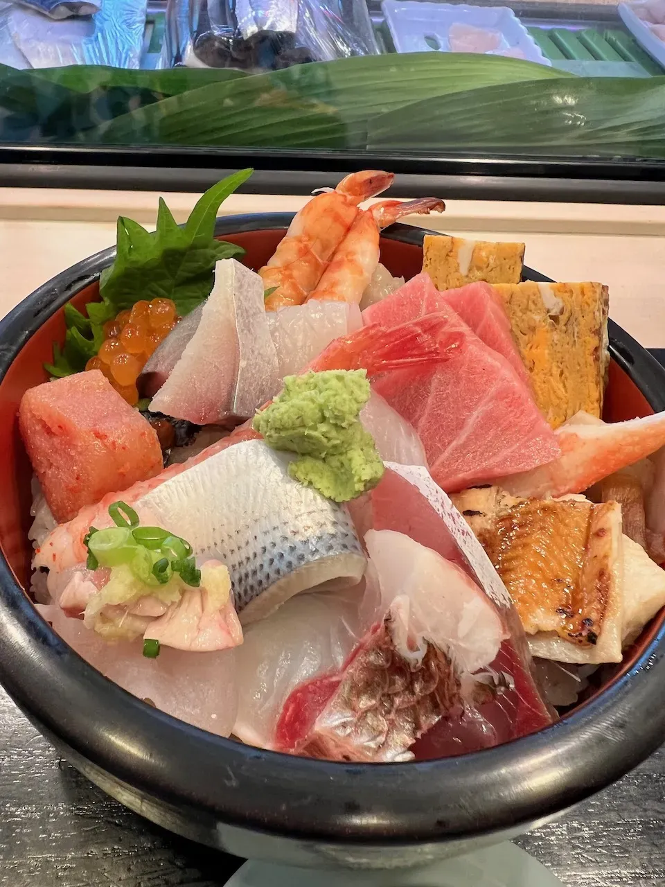 寿司幸の海鮮丼、新鮮なネタが盛りだくさん