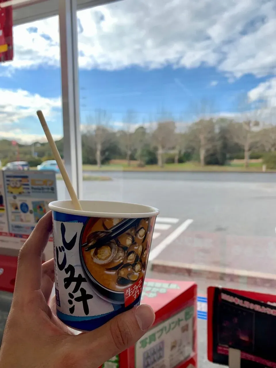 しじみ汁。味噌汁で塩分補給できるし温まるので良い。