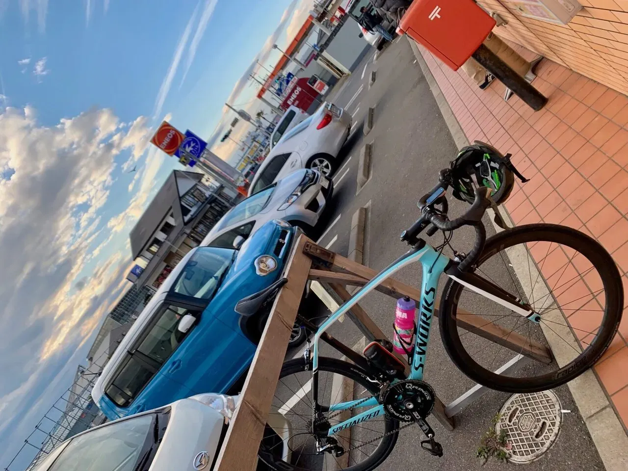 浜金谷。西側には雲が多くて日の入りは見られ無さそうな感じ。