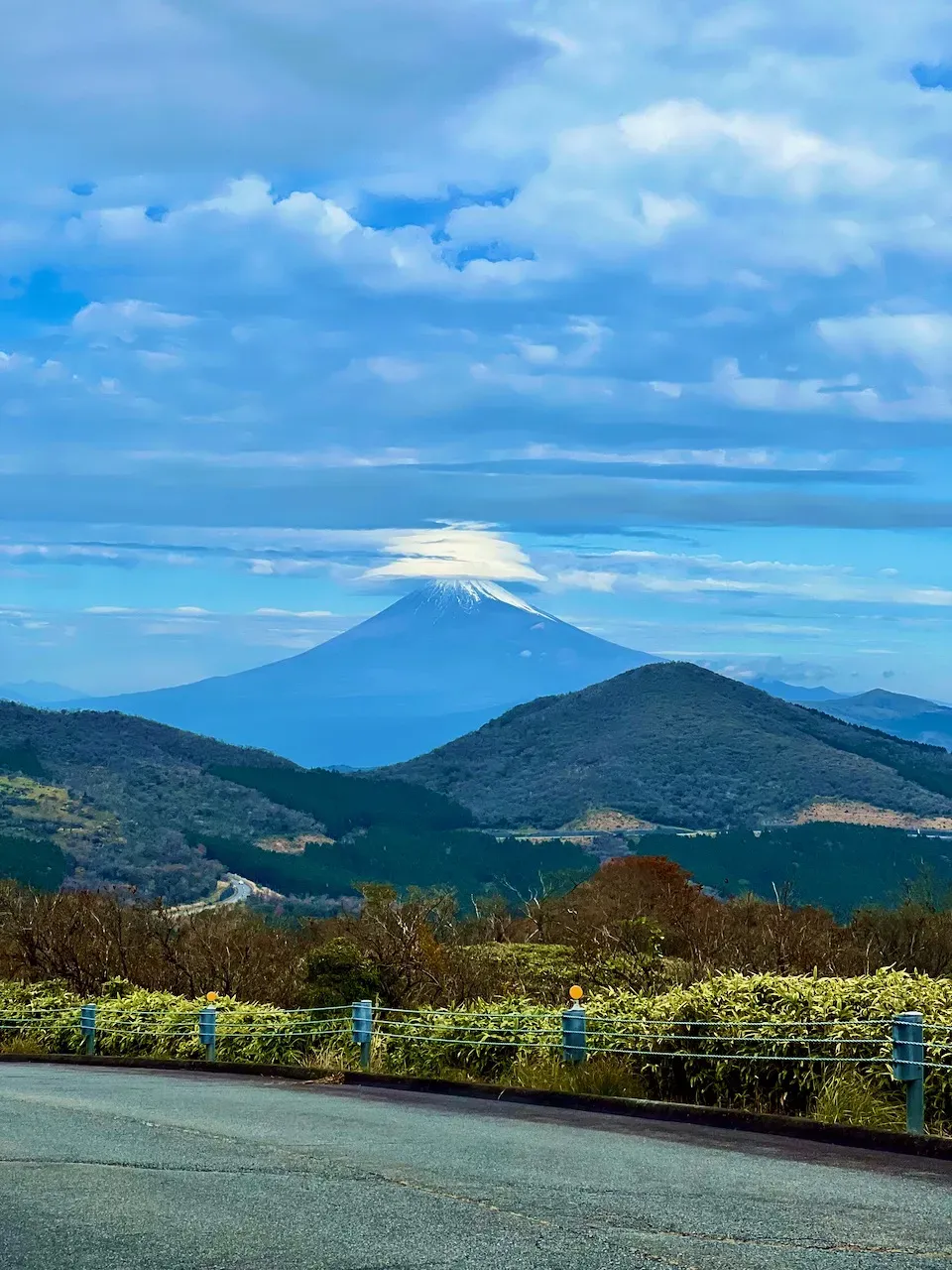 笠雲をかぶった富士山