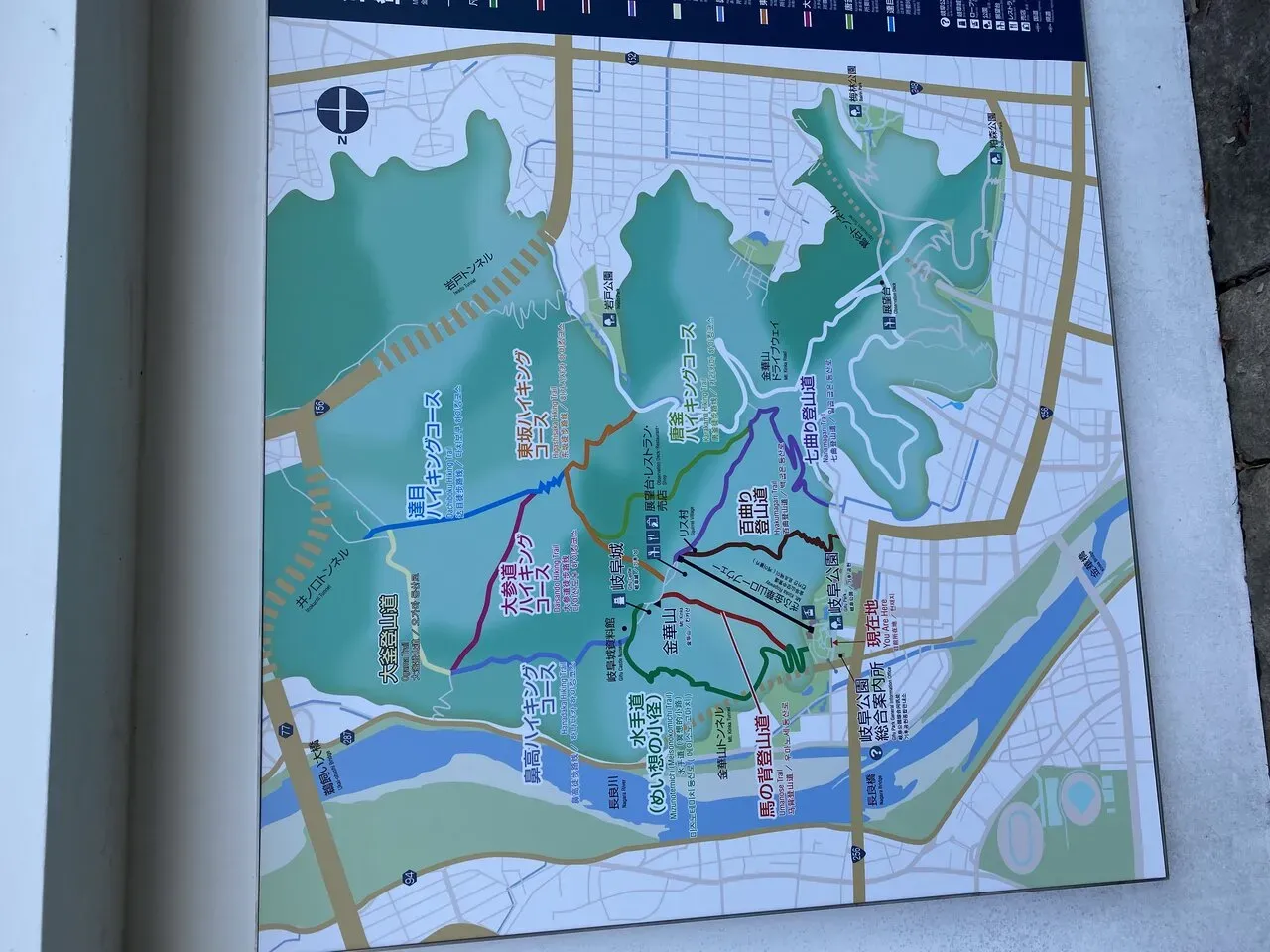 今回は、一番勾配が厳しそうな馬の背登山道から。