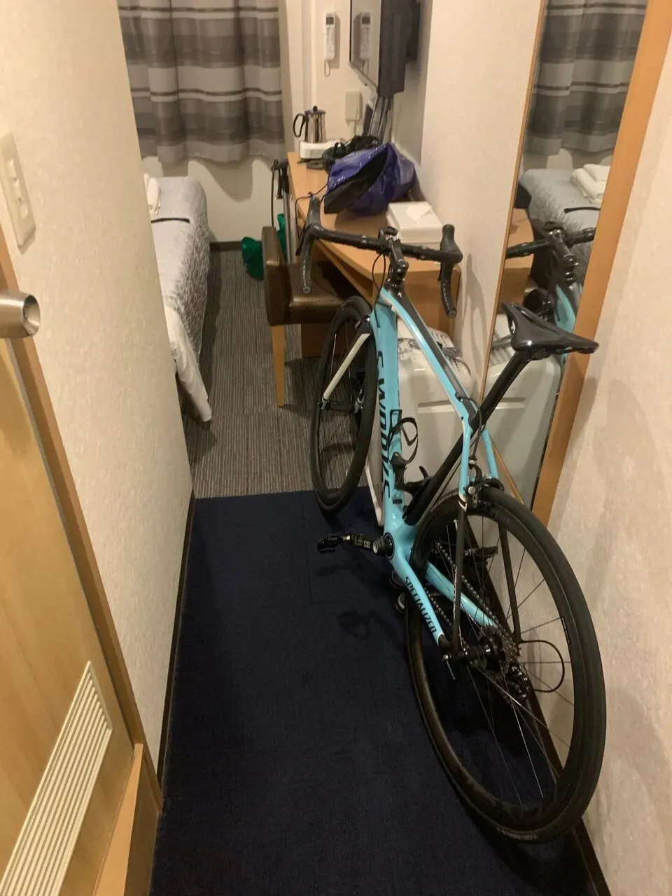 狭くてバイクを反転できない部屋