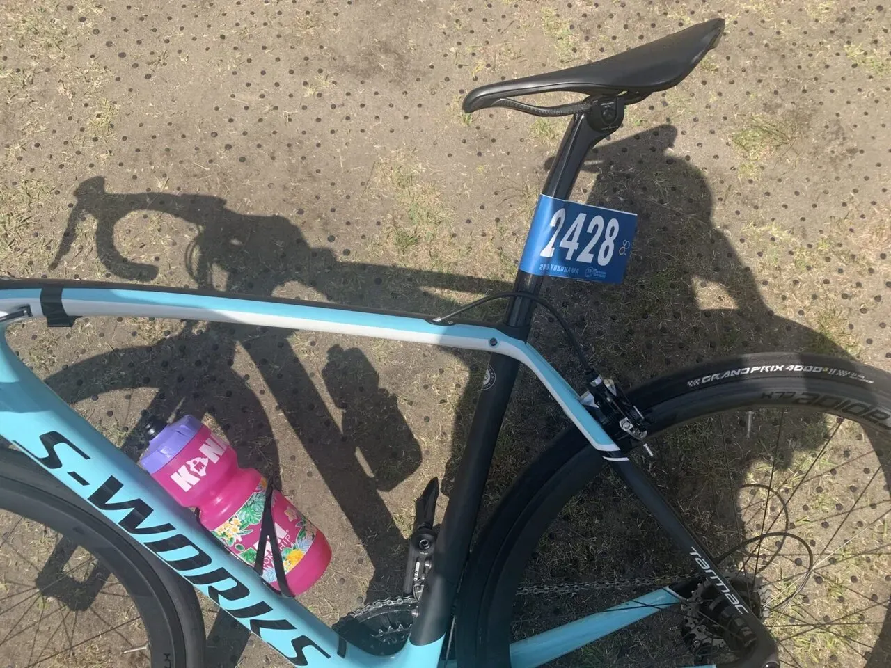 レース後のサドル。ドSな傾き