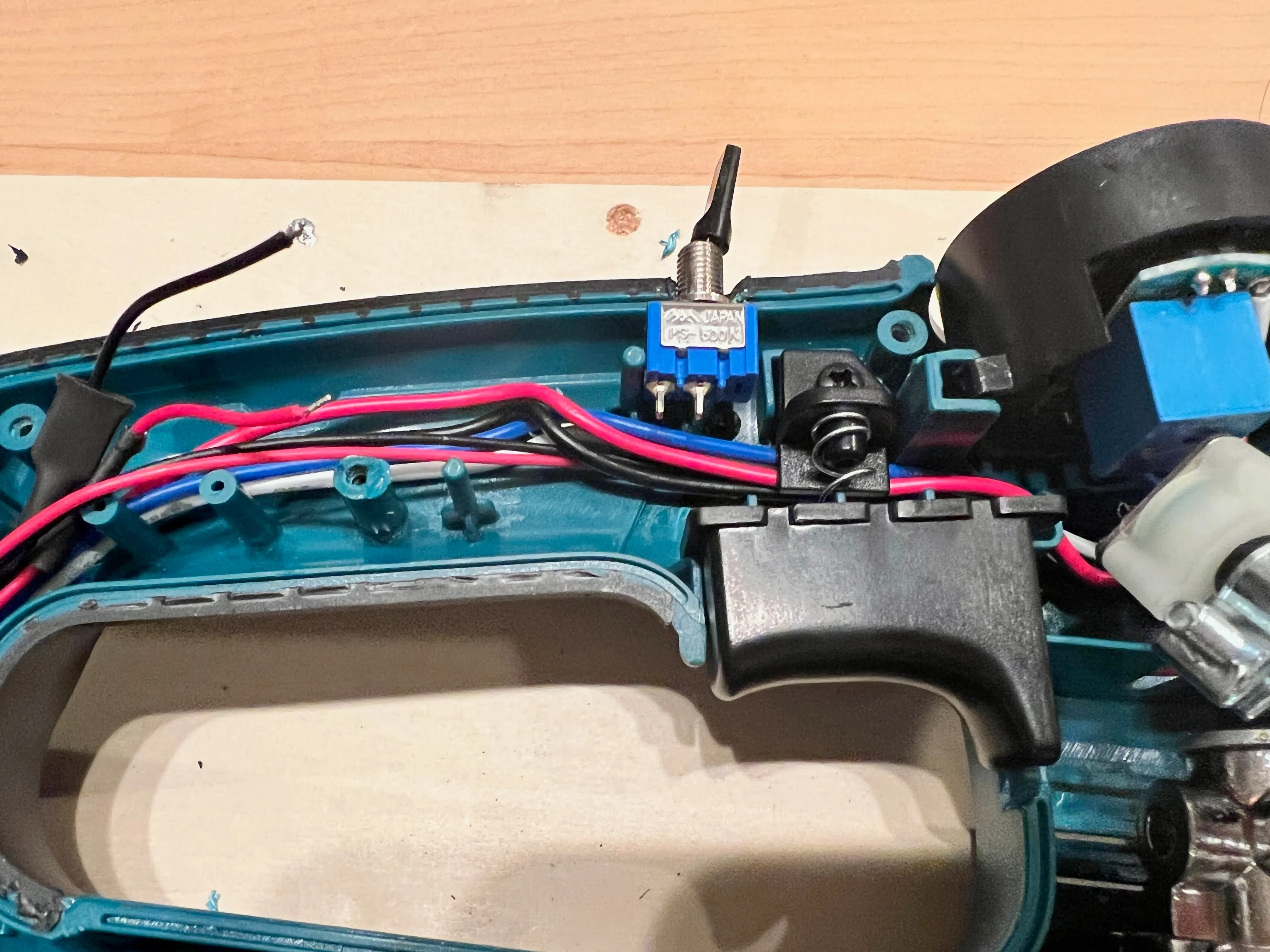 マキタの充電式空気入れを改造【ボタンを押さなくてOK】 - 画像4