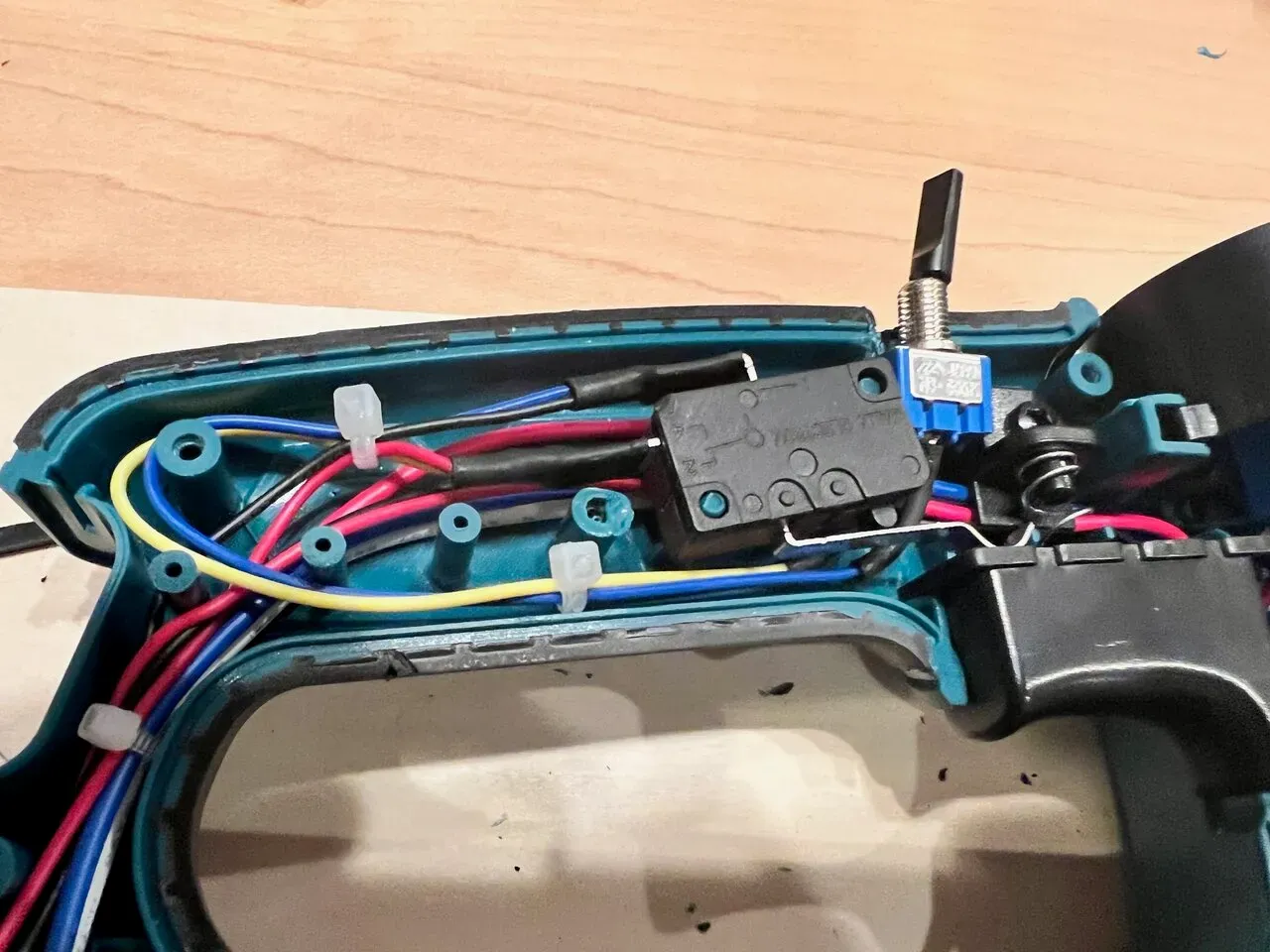 マキタの充電式空気入れを改造【ボタンを押さなくてOK】 - 画像5