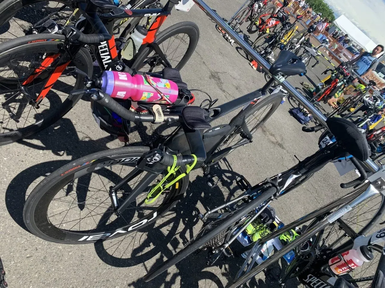 バイクをセットアップ。毎年、トランジションクローズのギリギリになってしまうので早めに移動。