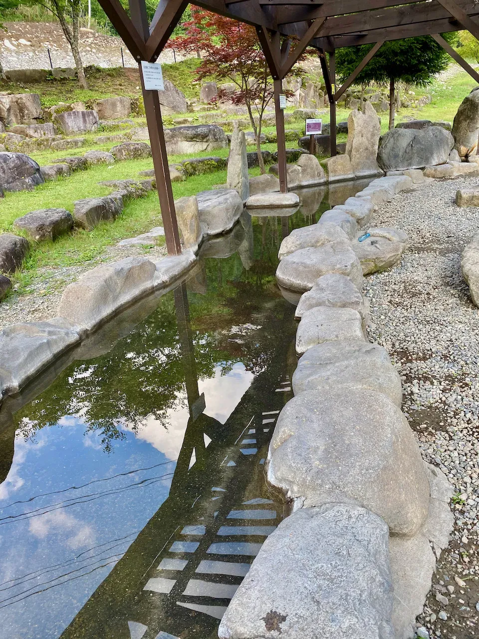 ロープウェイ麓の駅にある足湯。