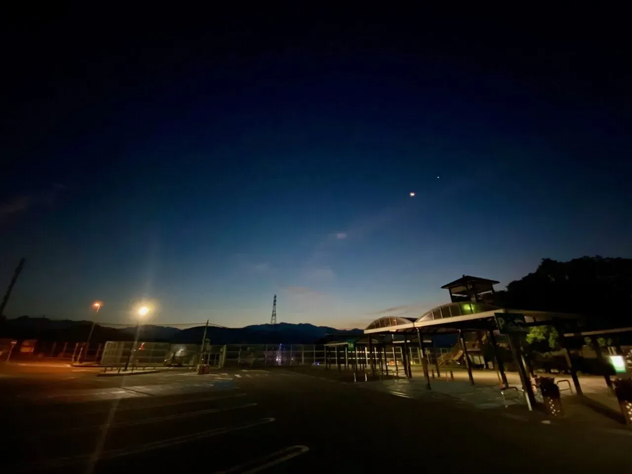 土曜日が明けて深夜2時に家を出て、眠すぎてPAで仮眠。