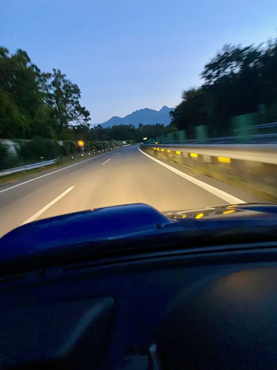 あの山を登ります