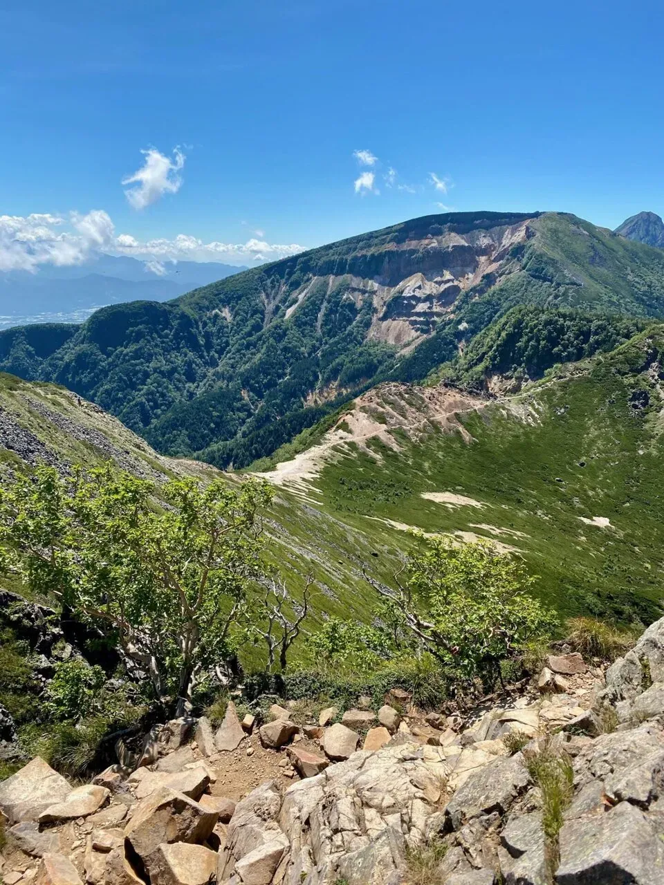 奥が硫黄岳。これから戻るところ。結構遠い。