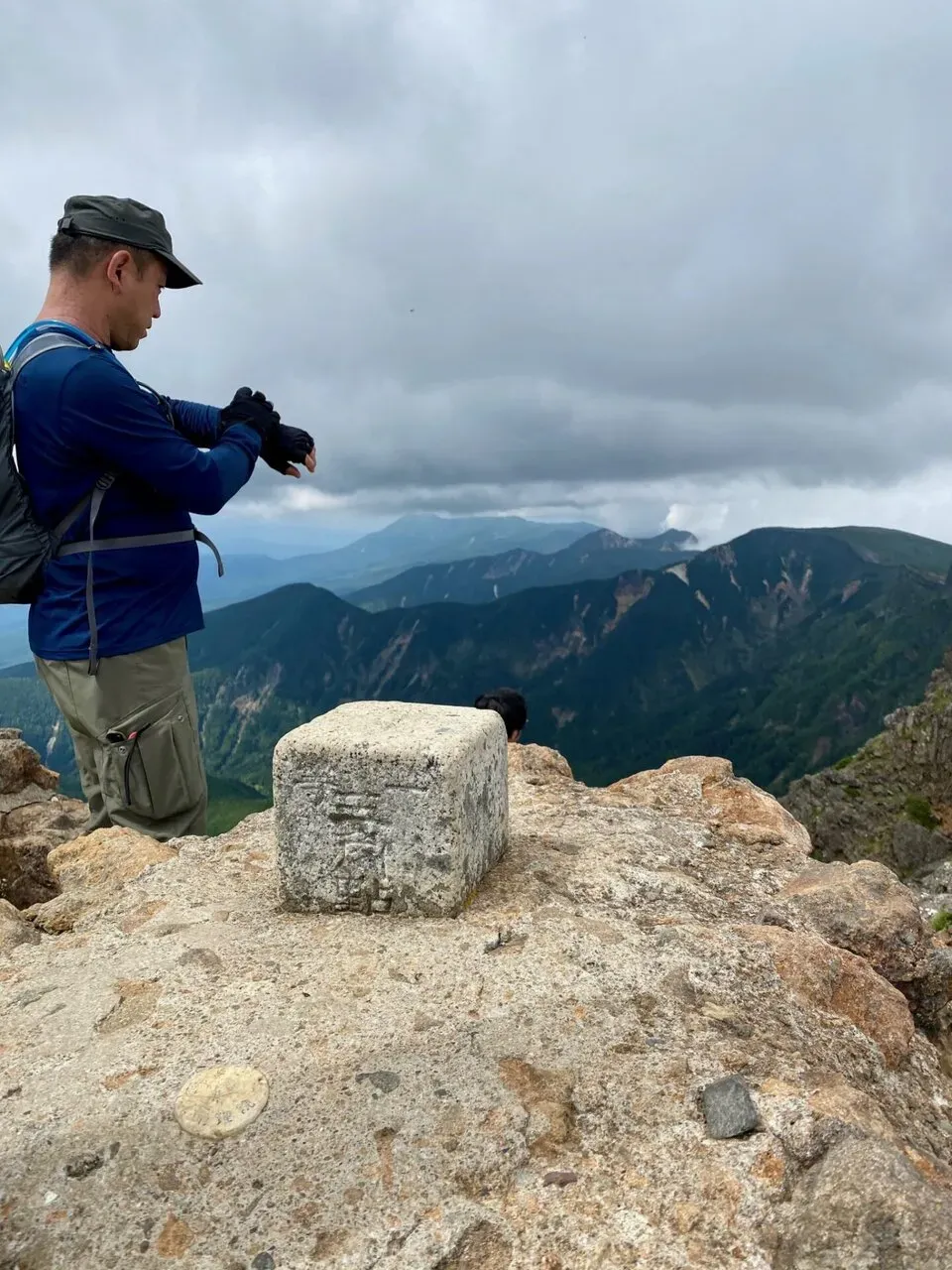 さすが、三角点あります