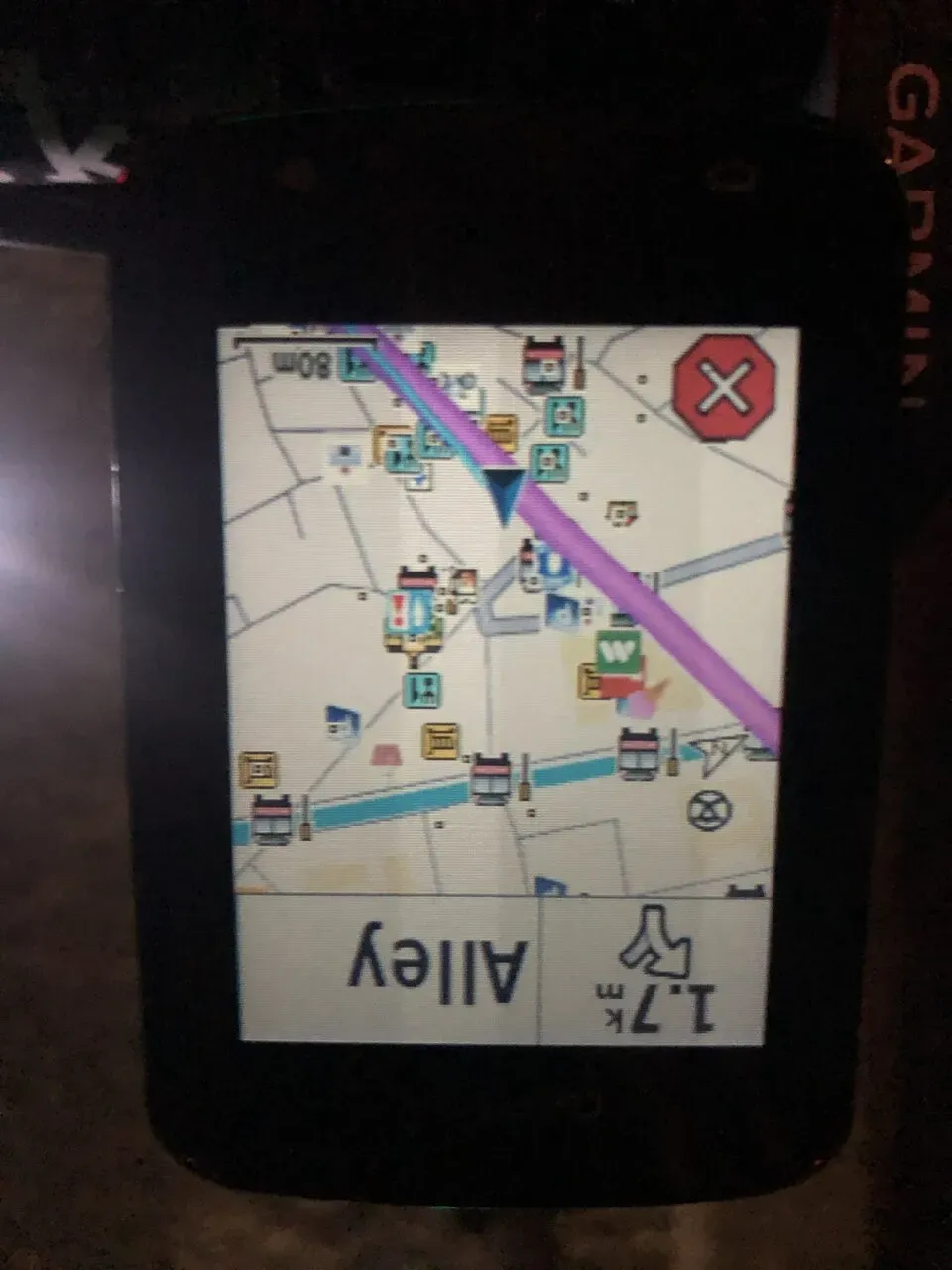 夜間ナビゲーション中の詳細地図表示