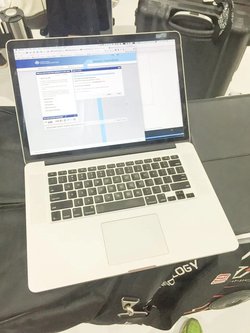 ETASの申請を忘れていたので、並びながら申請。ぎりぎり。