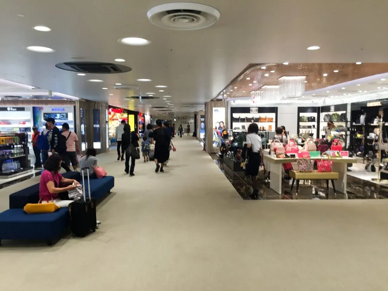 新しいから綺麗だけど。