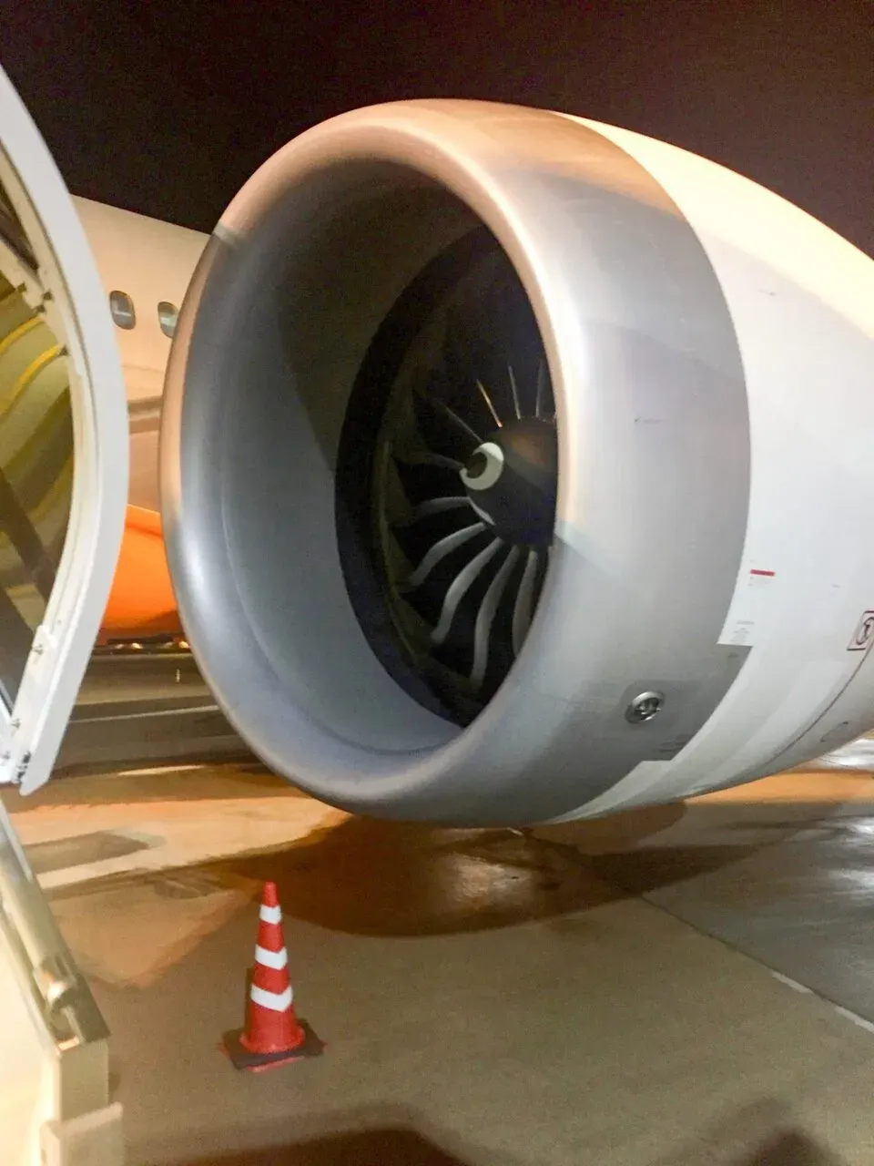 最近の機材は双発でエンジンでかめ。