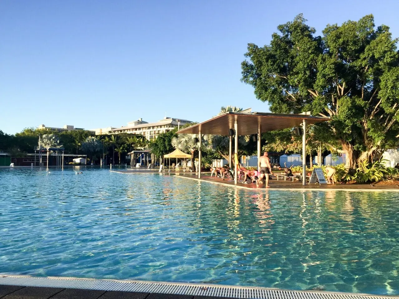 朝ヨガやってる。すげーリア充。