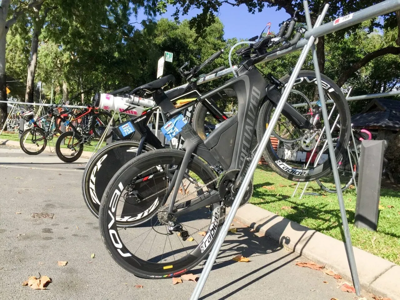 バイクラックにかけて、AM10時頃ですが、今日の業務は終わり。