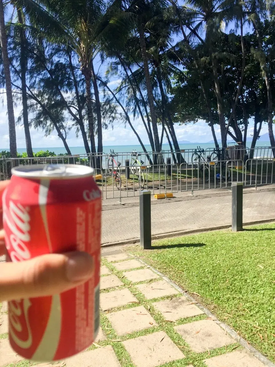 とりあえずのどが渇いたので水分補給。コンビニが少なくて大変。