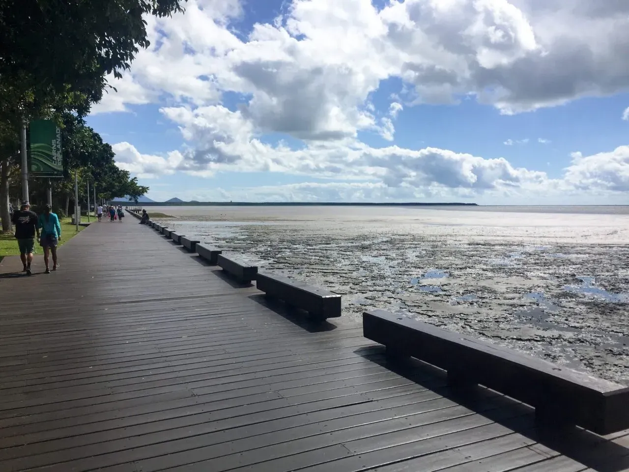 Cainrsに戻ってきてランチへ。