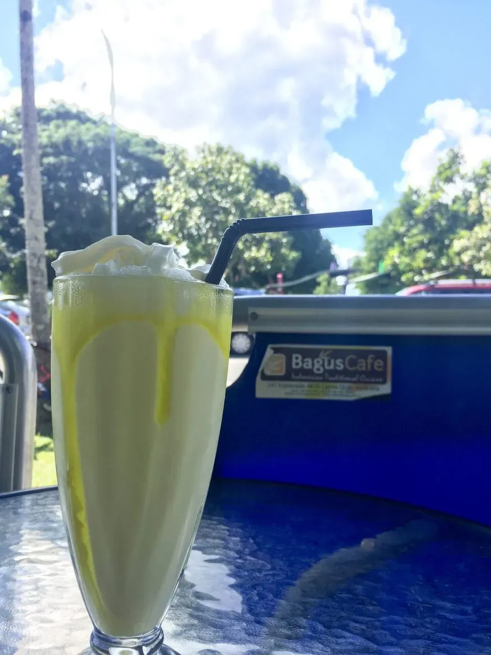 tripadvisorでCainrs内でナンバー2ぐらいのお店。バナナミルクはやや甘い。