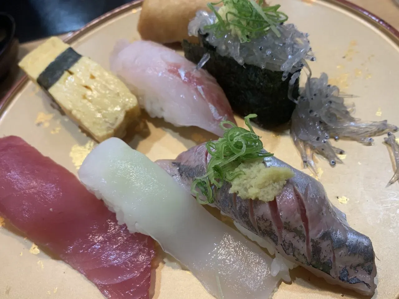 河原コーチのお勧めで、沼津駅の魚がし回転寿司へ。安くて旨い！空いてる！