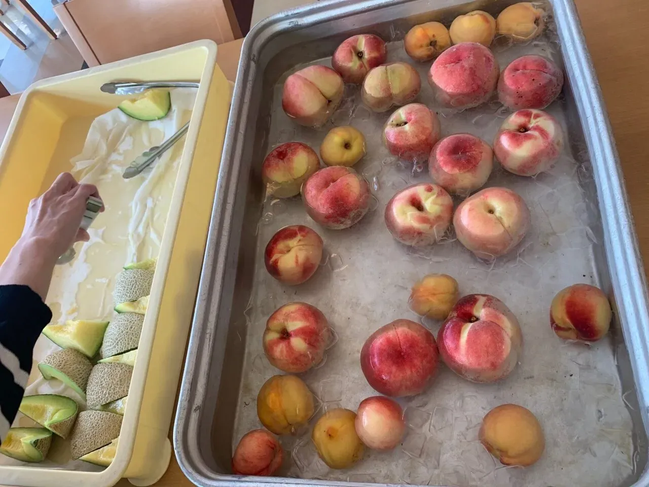 フルーツパークでメロン食べ放題。2玉分、桃4個ぐらい食べた。