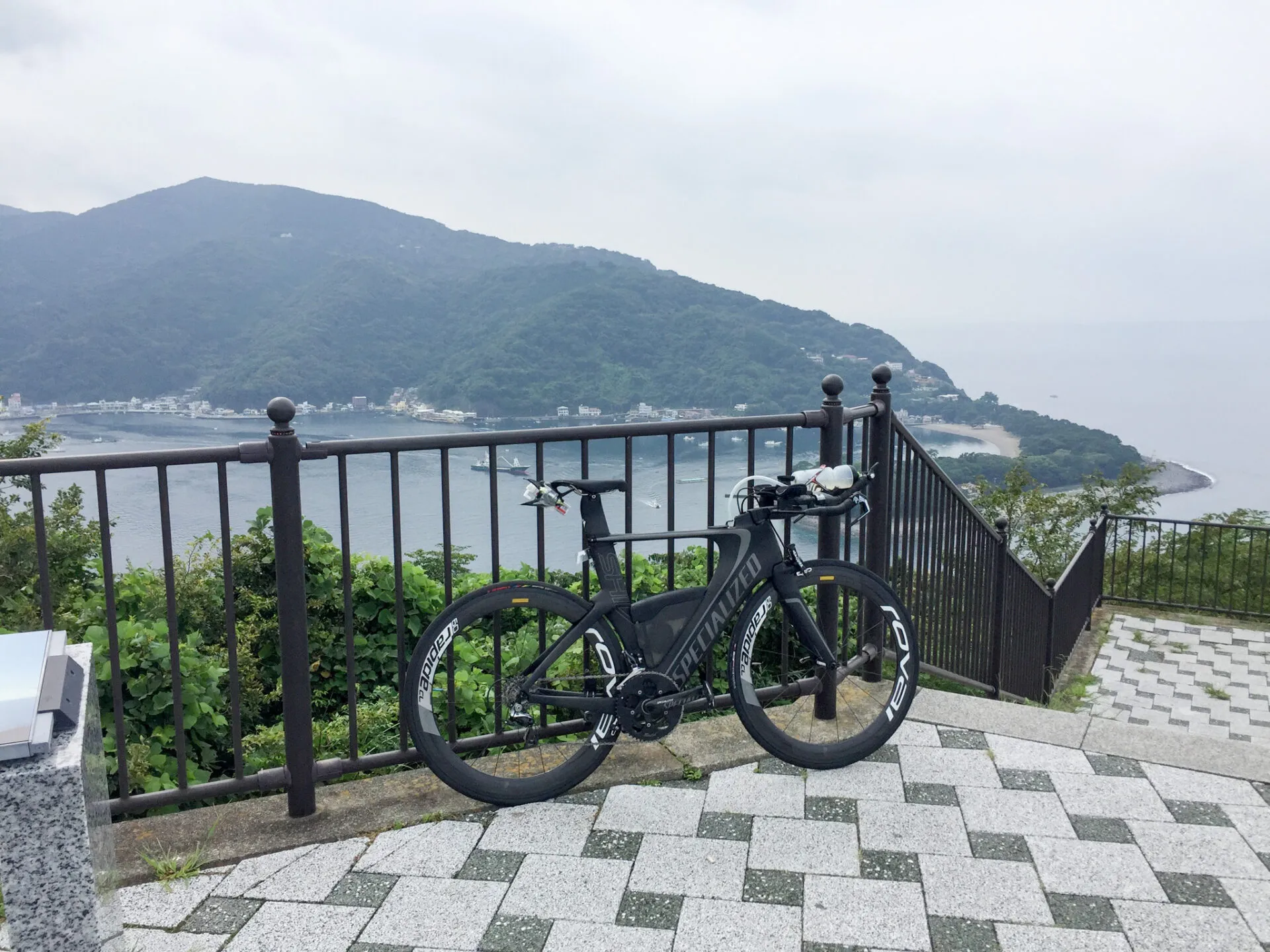 TTバイクと海の見える風景