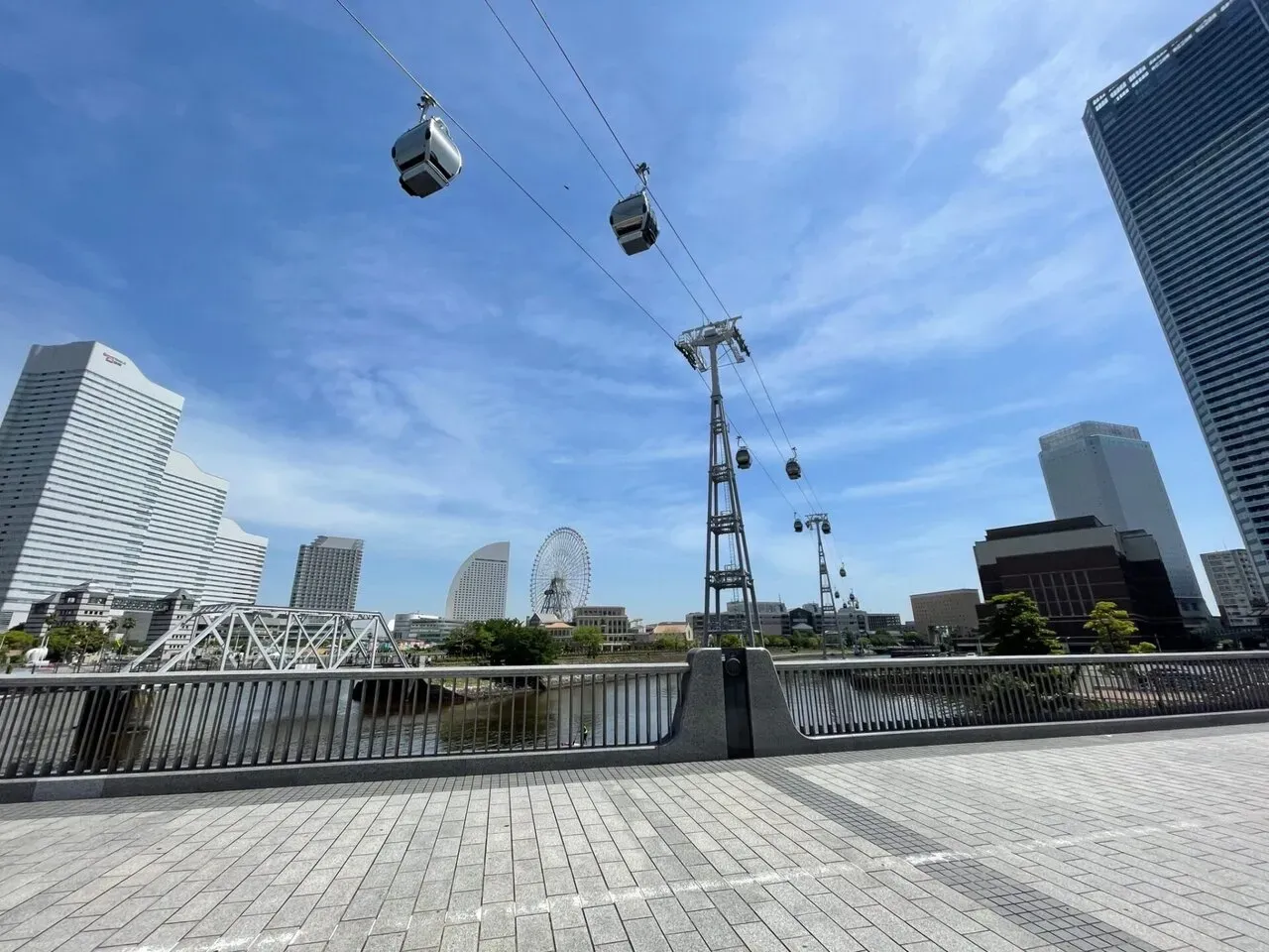 桜木町駅からワールドポーターズへロープウェイができてる！ペイするのだろうか？2年前は、横浜までのライドはあっという間という印象でしたが、主観的には2倍ぐらい遠い感じがしました。