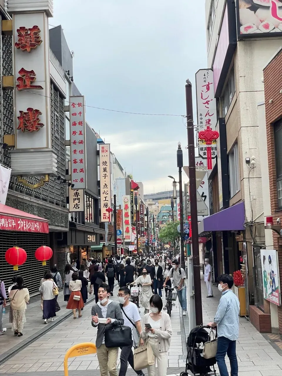 人は多いです。横浜トライアスロンも観客多そう〜。中華街に来てすしざんまいに行く人ってどういう思考なんだろう。