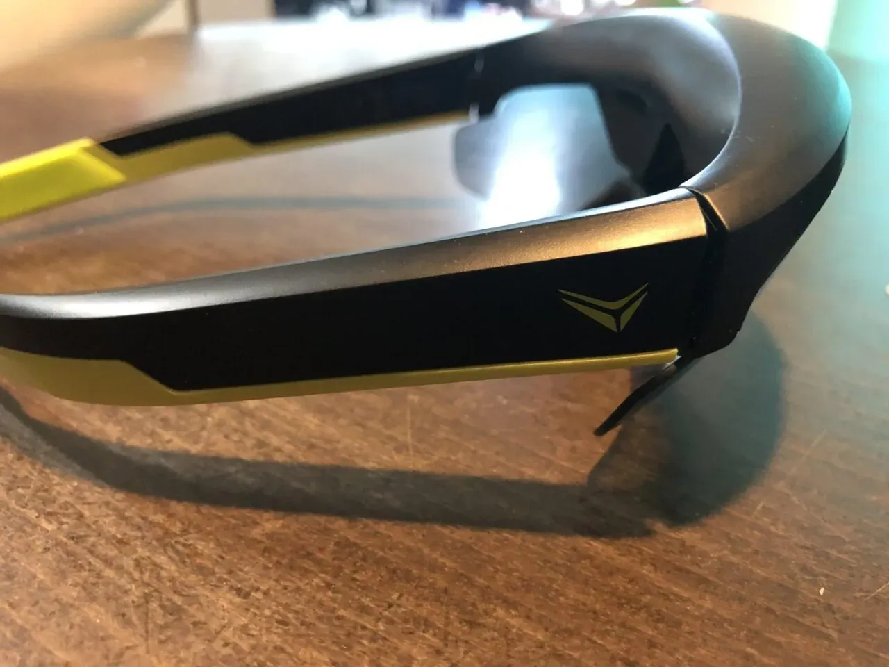 フレーム右側が操作パネルです。基本は上下左右へのスワイプ及びタップ・ダブルタップのみで操作します。