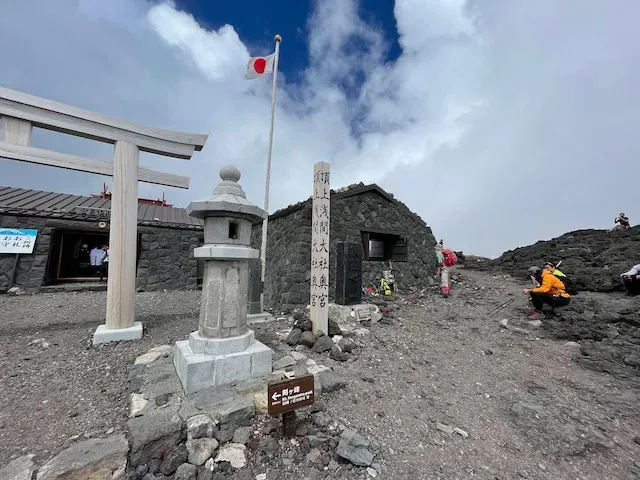富士山頂あたりに到着