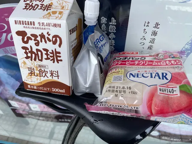 デイリーヤマザキ。とても感じの良い店主です。